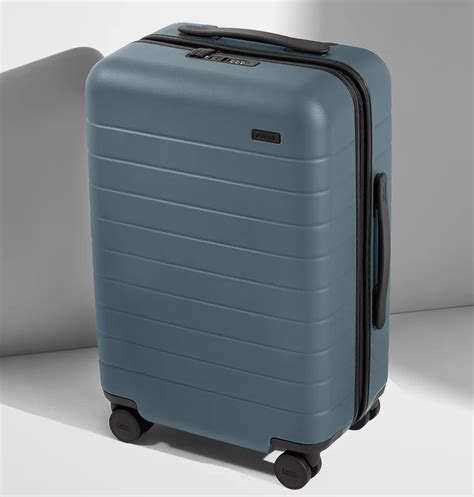 luggage brands with lifetime warranty.